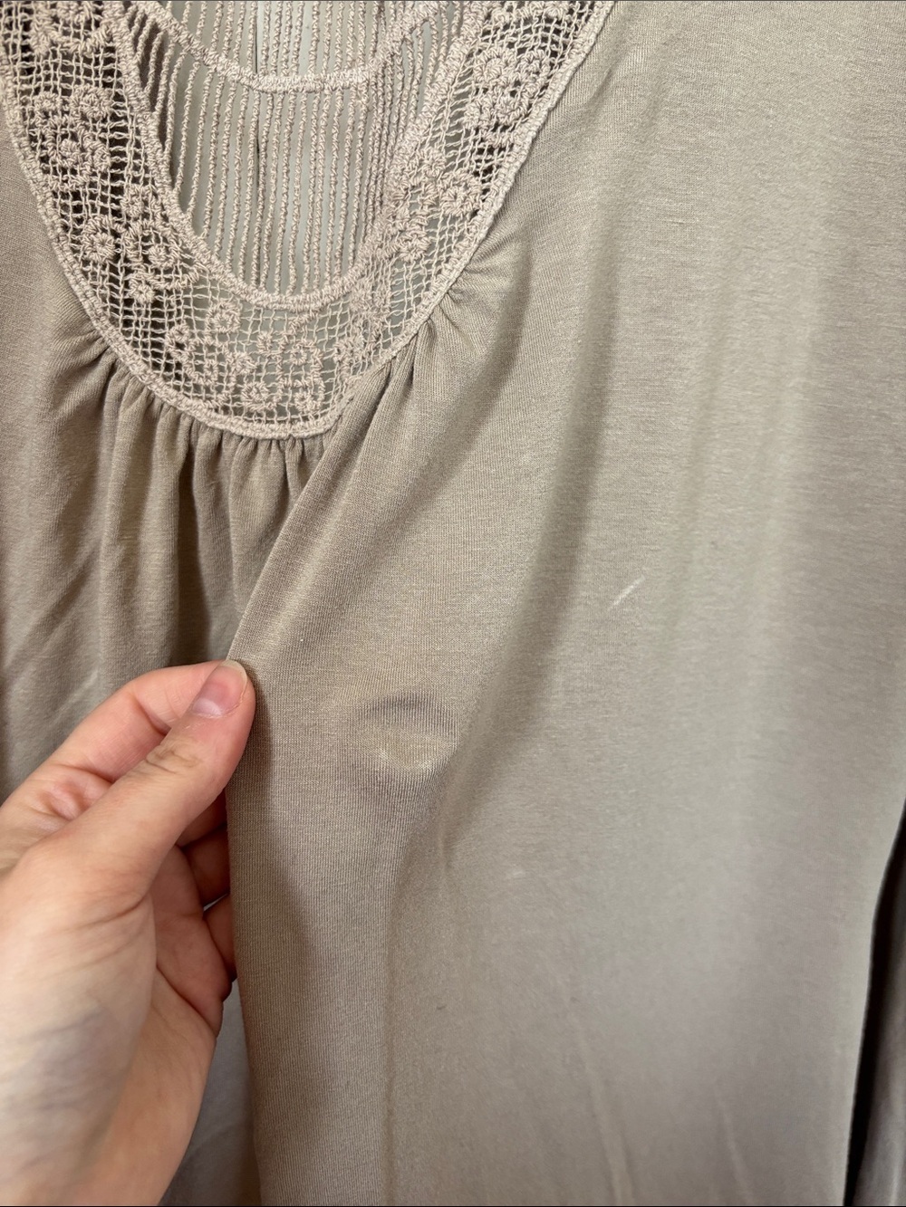 π4/30$π George Taupe Open-Front Cardigan with Crochet Back - Picture 4 of 5